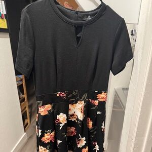 Yathon Tea-Length Dress with Flowers Medium